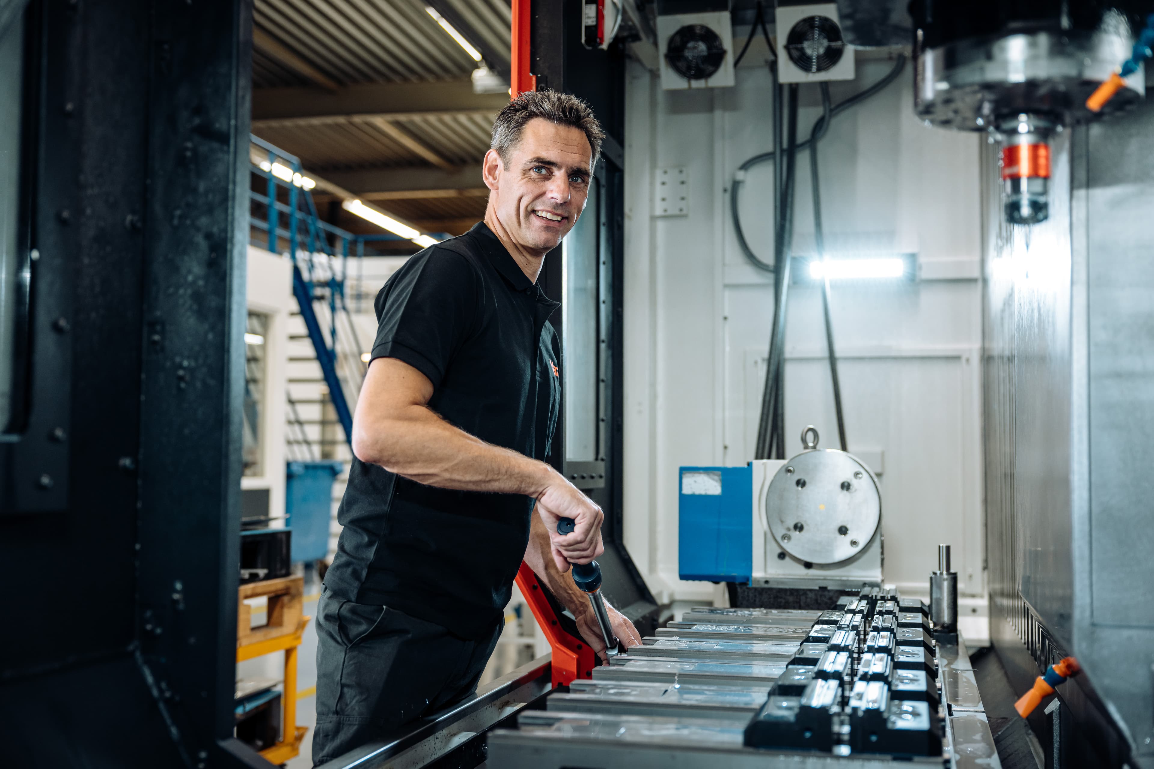 Ian aan het werk bij een klant