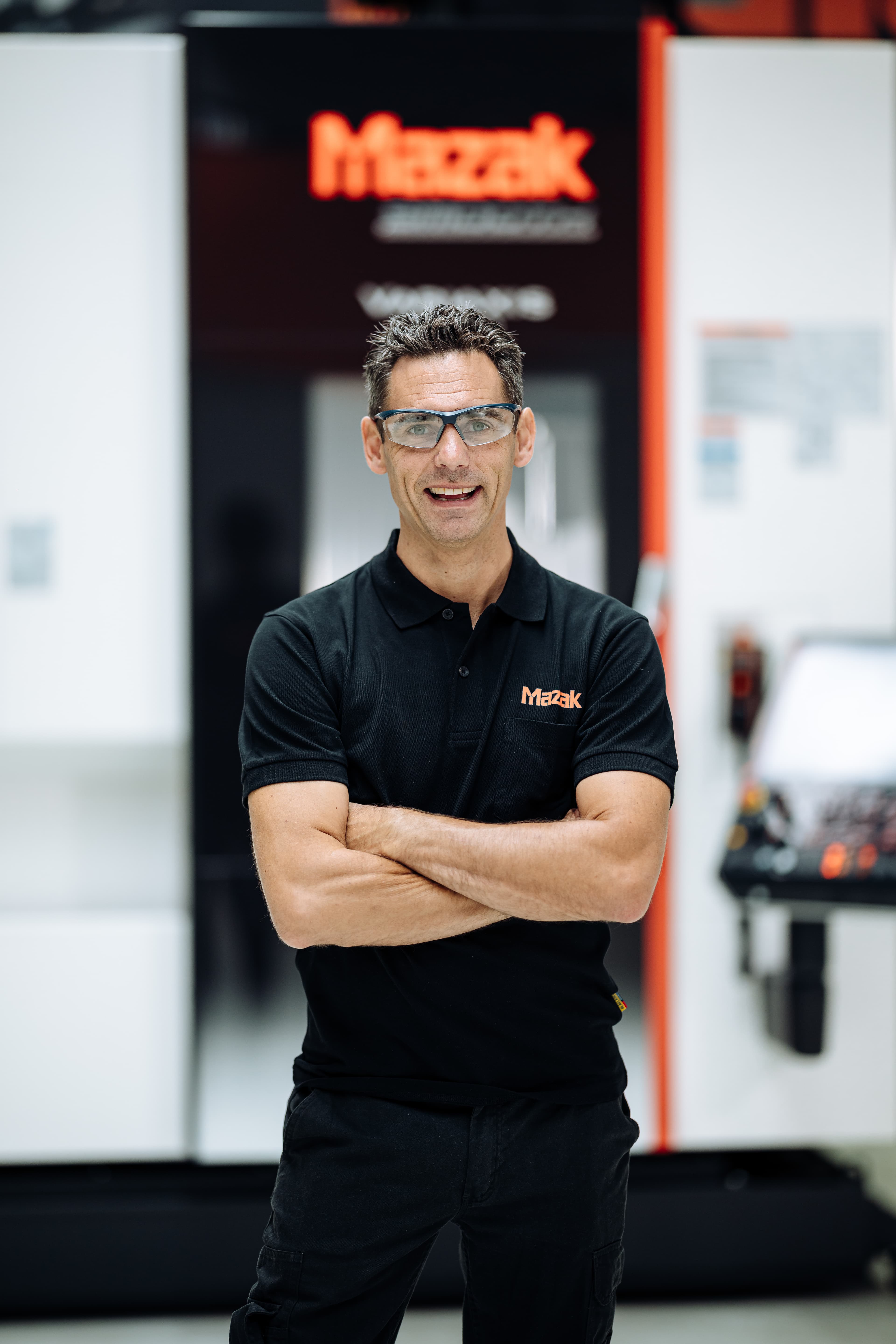 Ian voor een machine van Mazak