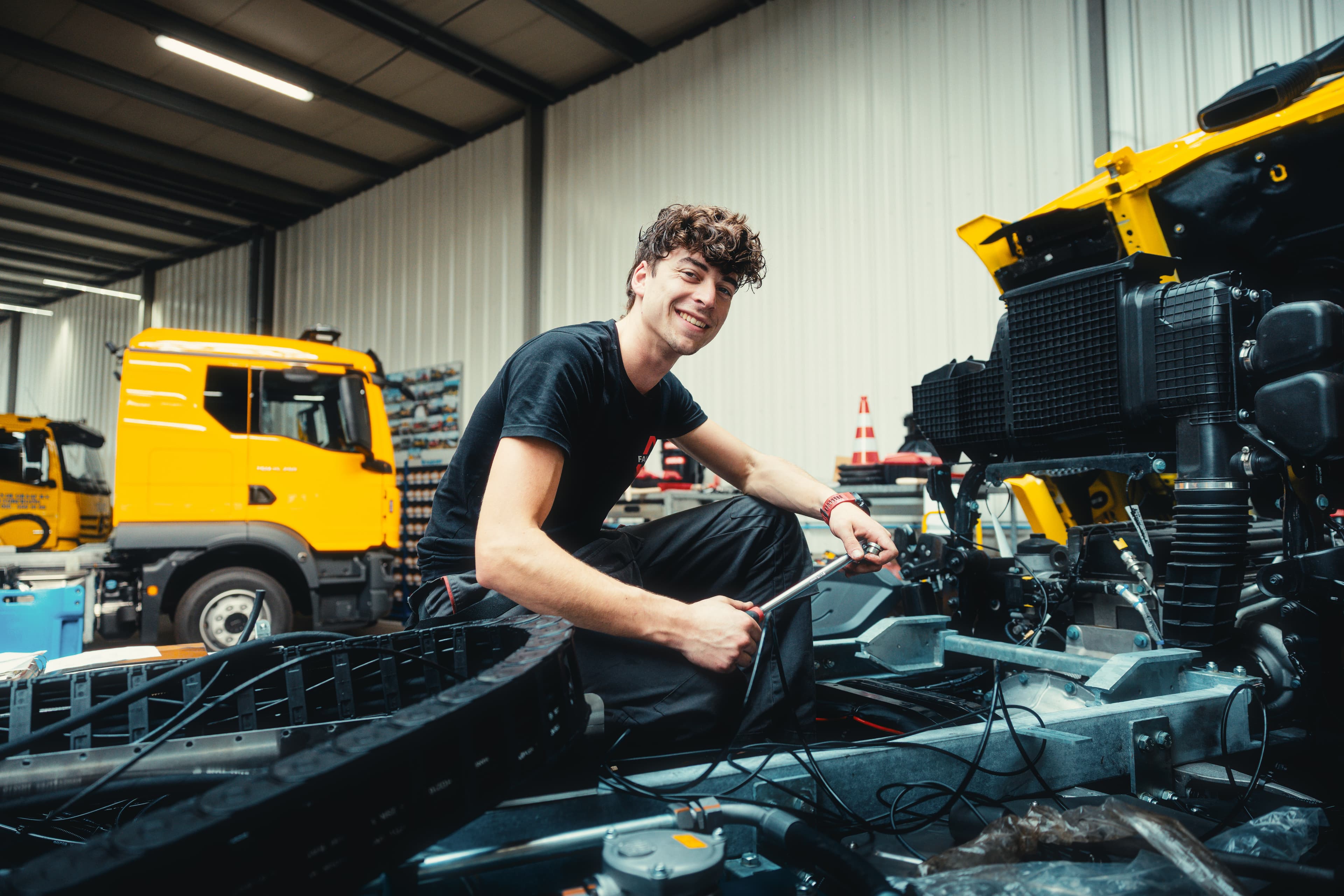 Matthias aan het werk bij Falkom_ Foto 2