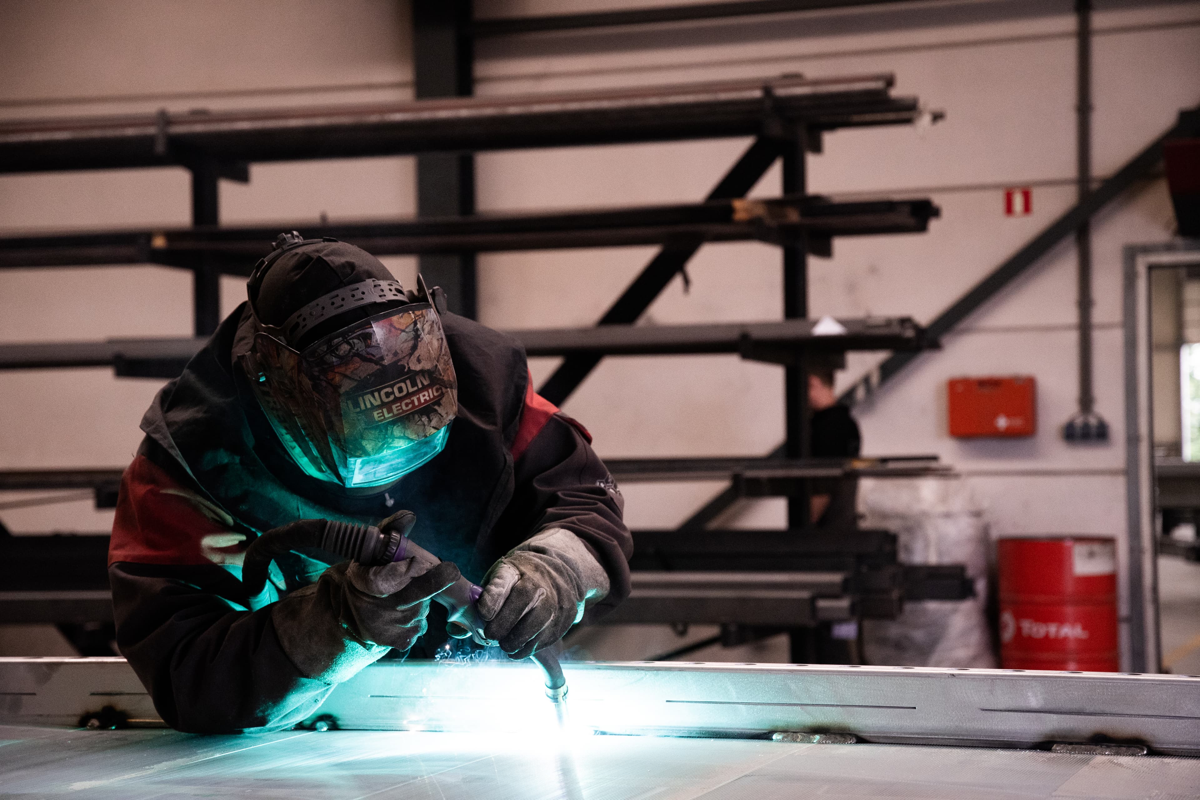 Mechanisch monteur aan het werk bij Falkom